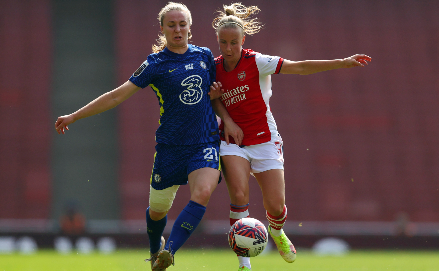 Niamh Charles of Chelsea battles with Beth Mead of Arsenal