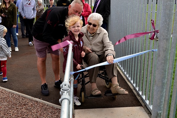 Alexa White (left) and 94-year-old Alma Hinton (right), the oldest surviving member of the Broadwell Amateurs ladies team from 1948, open the new facilities at The Hawthorns.