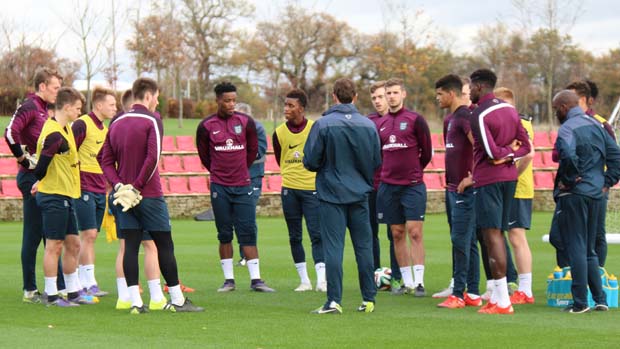 Gareth Southgate speaks to his squad in training ahead of Bosnia trip