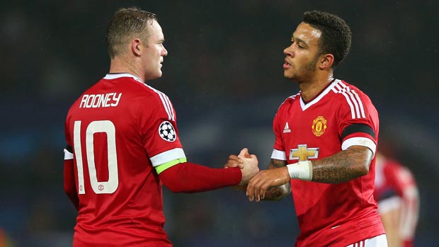 Wayne Rooney is congratulated on his winner by Memphis Depay