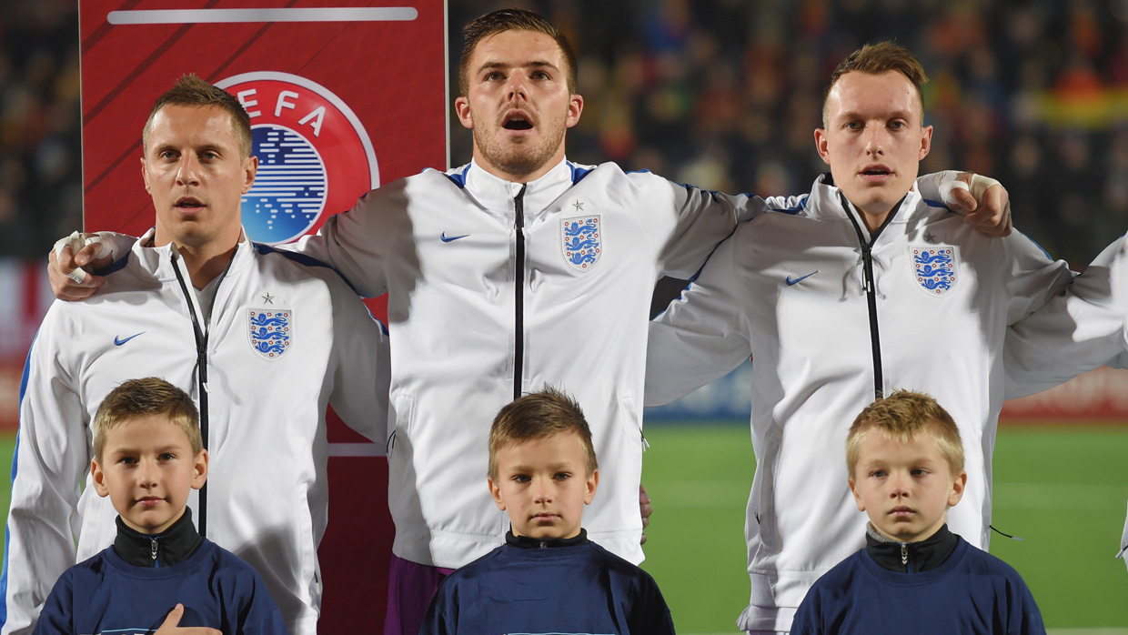 Jack Butland sings the anthem in Lithuania
