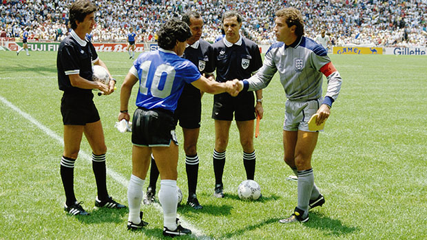 Peter Shilton shakes hands with Argentina