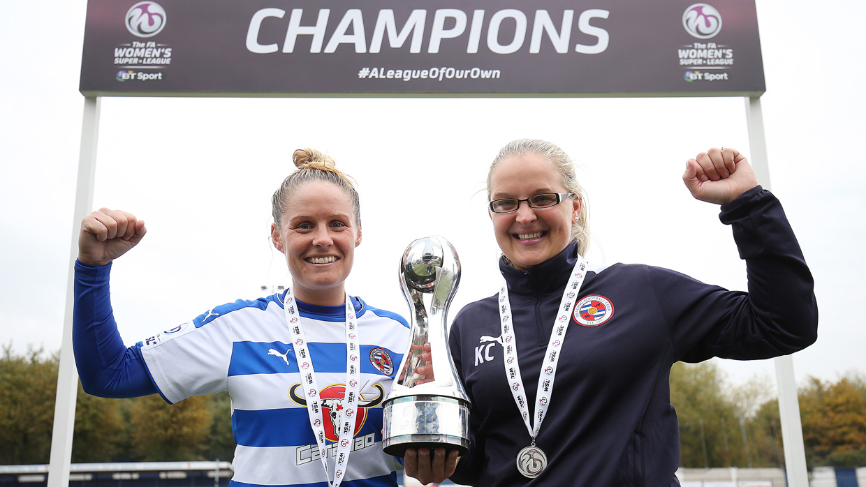 Reading skipper Kirsty McGee and boss Kelly Chambers with the FA WSL2 trophy