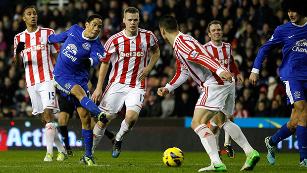 Everton's Steven Pienaar shoots at goal during the Barclays Premier League match against Stoke City 