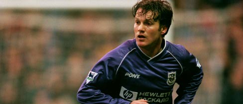 Andy Sinton playing against former club Sheffield Wednesay whilst at Tottenham Hotspur in 1998.