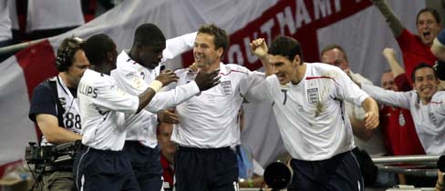 Michael Owen celebrates with team-mates