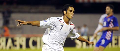 Theo Walcott celebrates in Croatia