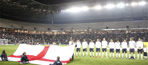 England line-up at stadiummk