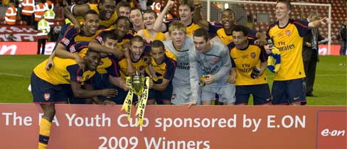 http://www.thefa.com/~/media/Images/TheFA/Website/Pillars/Competitions/The%20FA%20Youth%20Cup/0809/Final-SecondLeg/arsenal_cup.ashx