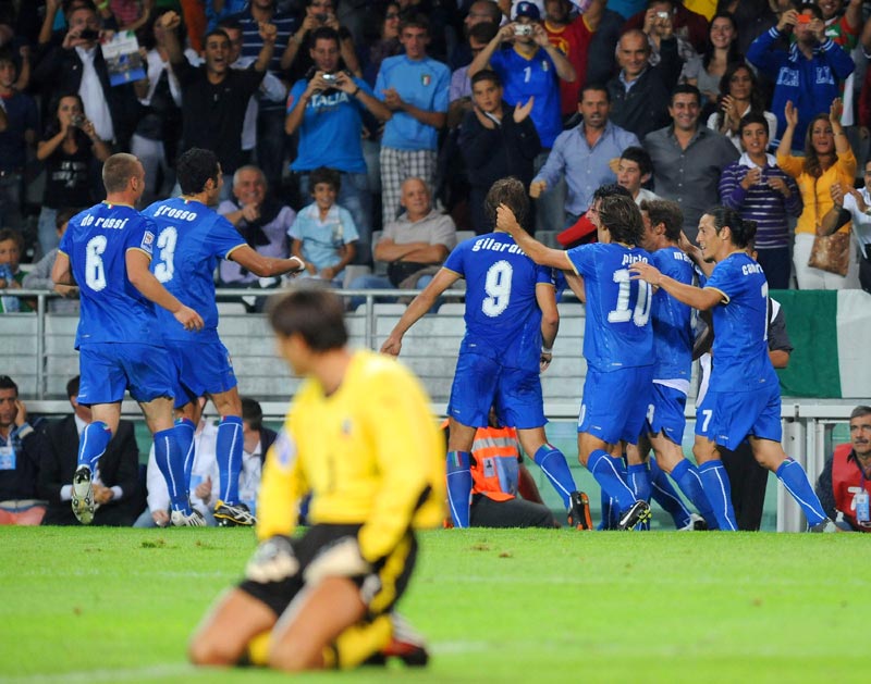 Italy celebrate against Bulgaria