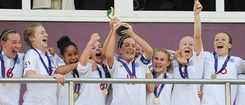 England Women's U19 Captain, Michelle Hinnigan, holds alfot the coveted trophy (image courtesy of Sportsfile).