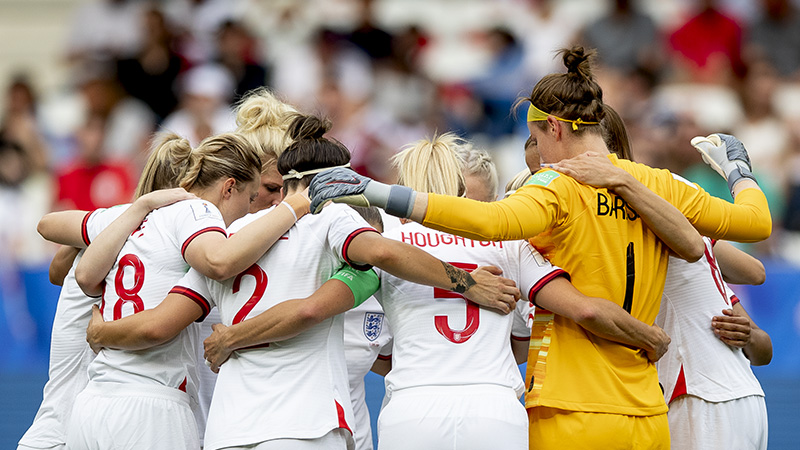 Lionesses v Scotland Women's World Cup huddle
