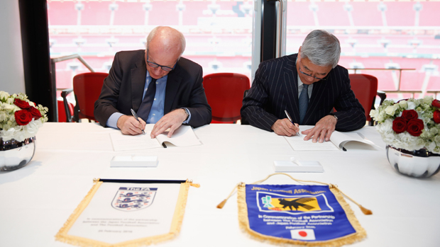 Greg Dyke and Kuniya Daini sign the Memorandum of Understanding