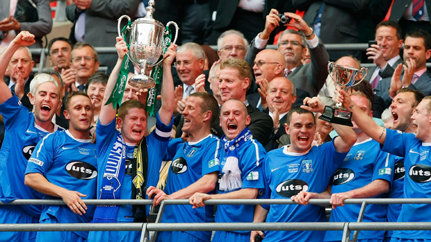 Dunston UTS Vase celebration