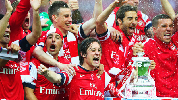 arsenal-celeb-with-cup.ashx