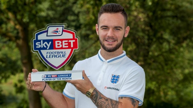 Adam Armstrong with his SkyBet Player of the Month award