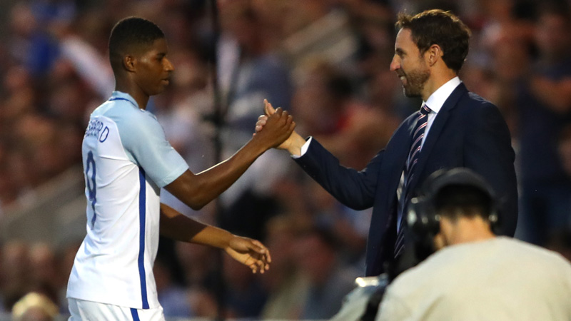 Gareth Southgate congratulates Marcus Rashford as he comes off