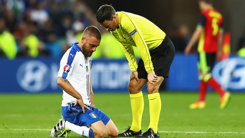 Referee Mark Clattenburg speaks to Italy